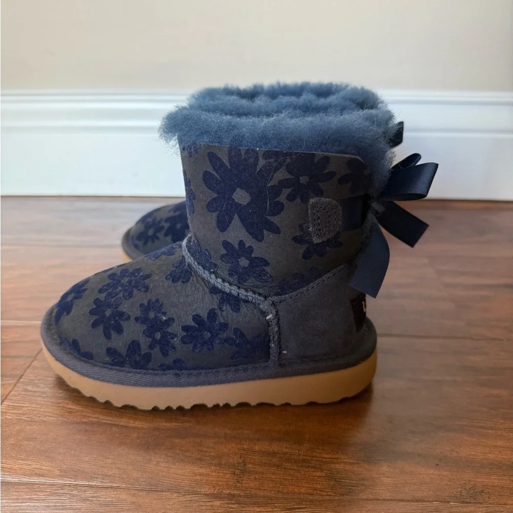 Ugg Navy Blue Bailey Bow Flower Shearling Boots-Size 9 NWOT